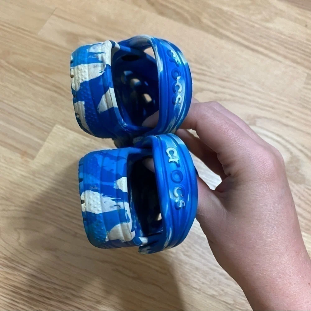 Crocs Blue Sandals Speckled Sz 3 Kids Baby Shoes Closed Toe